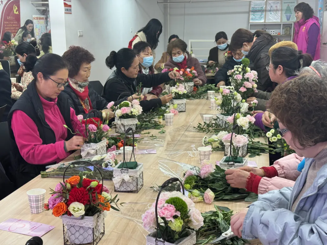 关注女性健康丨武汉阿波罗医院党支部与社区共同开展“三八”妇女节关爱活动